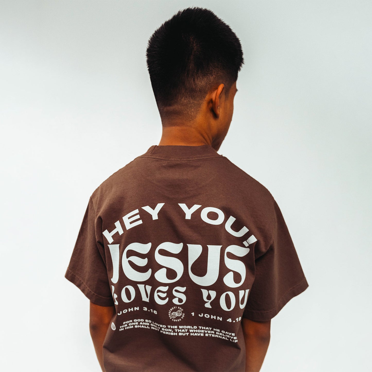 Jesus is more than Enough - Camiseta Hombro Caído Mocha